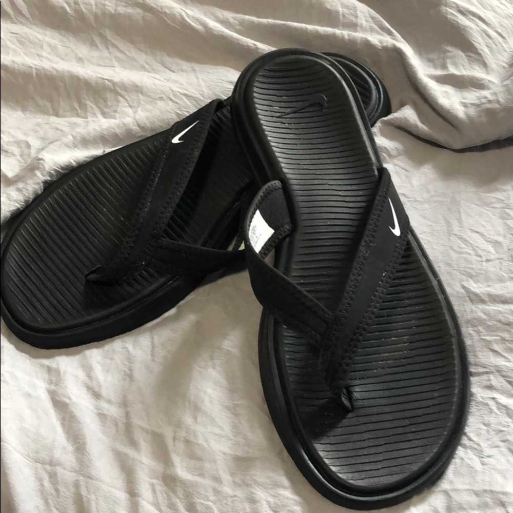 Nike black flip flops